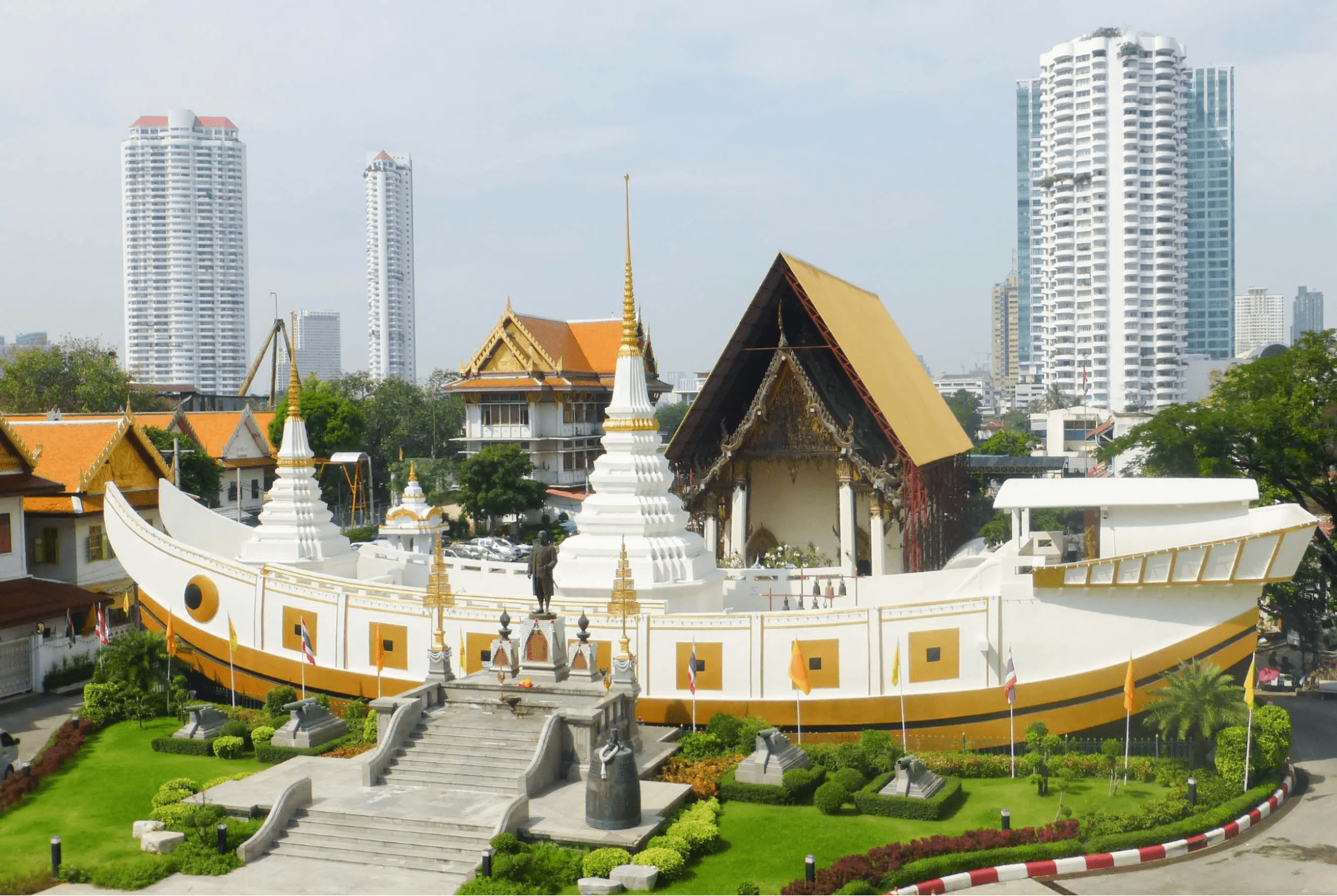 Khám Phá Chùa Thuyền Thái Lan – Wat Yannawa: Điểm Đến Tâm Linh Giữa Lòng Bangkok