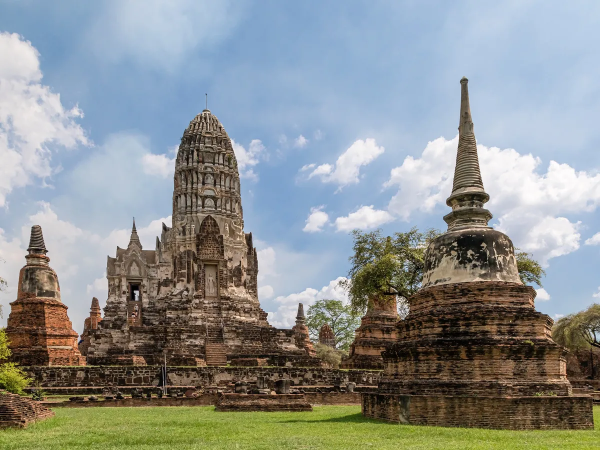 Khám Phá Chùa Wat Ratchaburana – Điểm Đến Tâm Linh Nổi Bật Tại Thành Cổ Ayutthaya