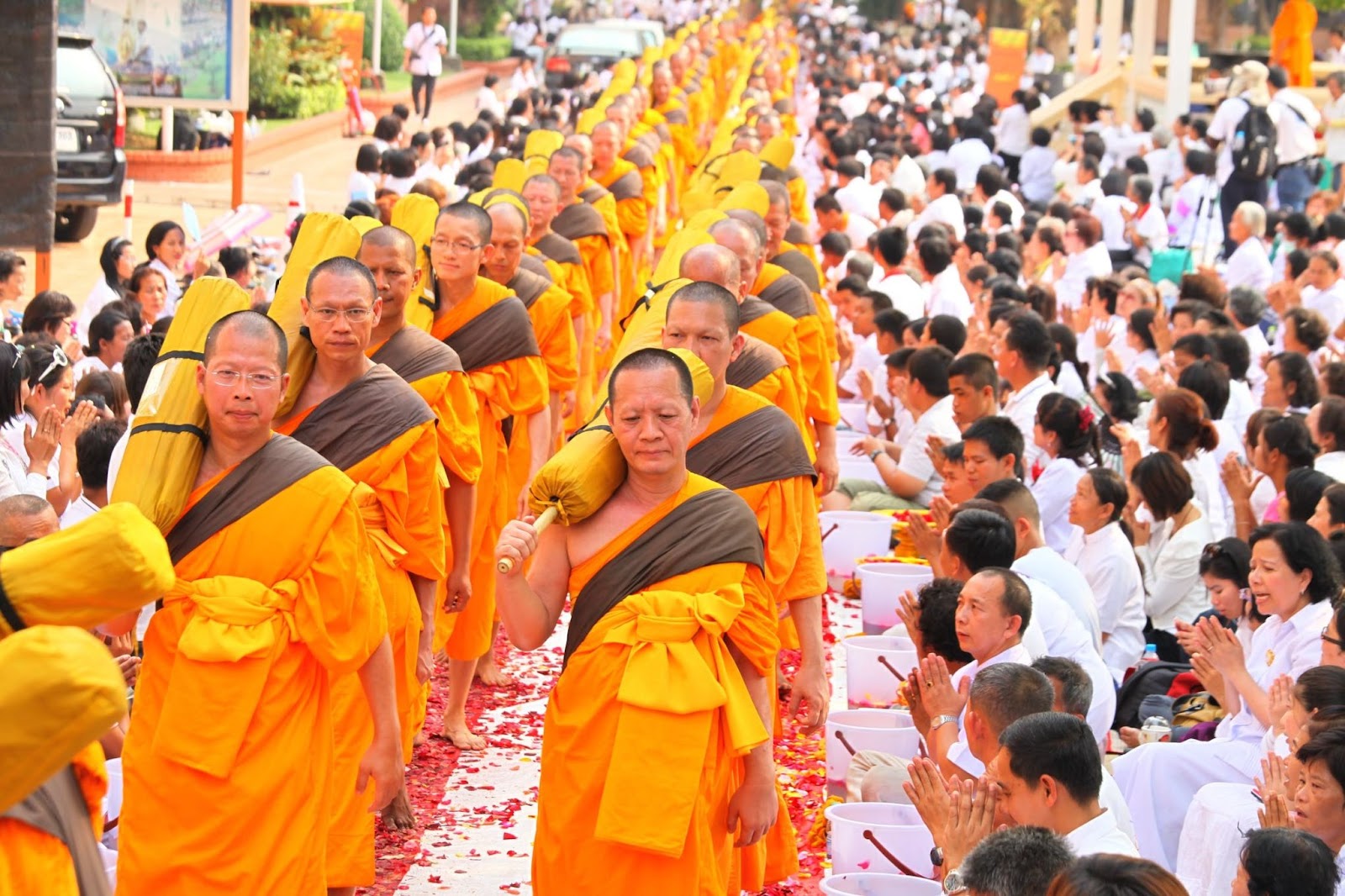 Lễ Phật Tại Thái Lan.